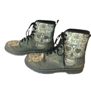 Unisex unbranded green sugar skull combat boots. Women Sz 11. Men Sz 8.5. Goth
